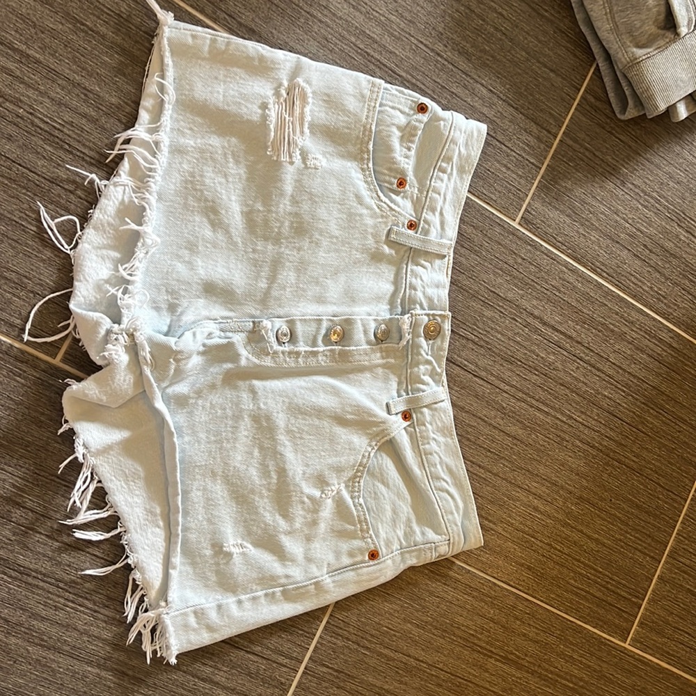 Light wash Levi jean shorts, button down